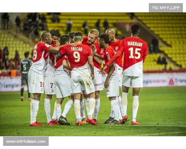 摩纳哥亲王出席俱乐部庆功宴 球队夺法甲第三获王室嘉奖 摩纳哥亲王出席俱乐部庆功宴 球队夺法甲第三获王室嘉奖